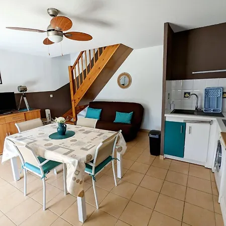 Belle: Seaside Retreat With Private Terrace And Shared Pool *
